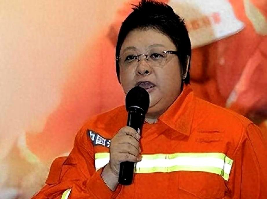 这事儿真挺让人唏嘘的，明明是想做点公益，结果一波舆论就把人推到风口浪尖。
韩红基