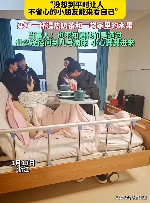 泪目了！浙江嘉兴，一名女老师怀孕生子后在医院病房休息，没想到，班里四名男生竟然悄