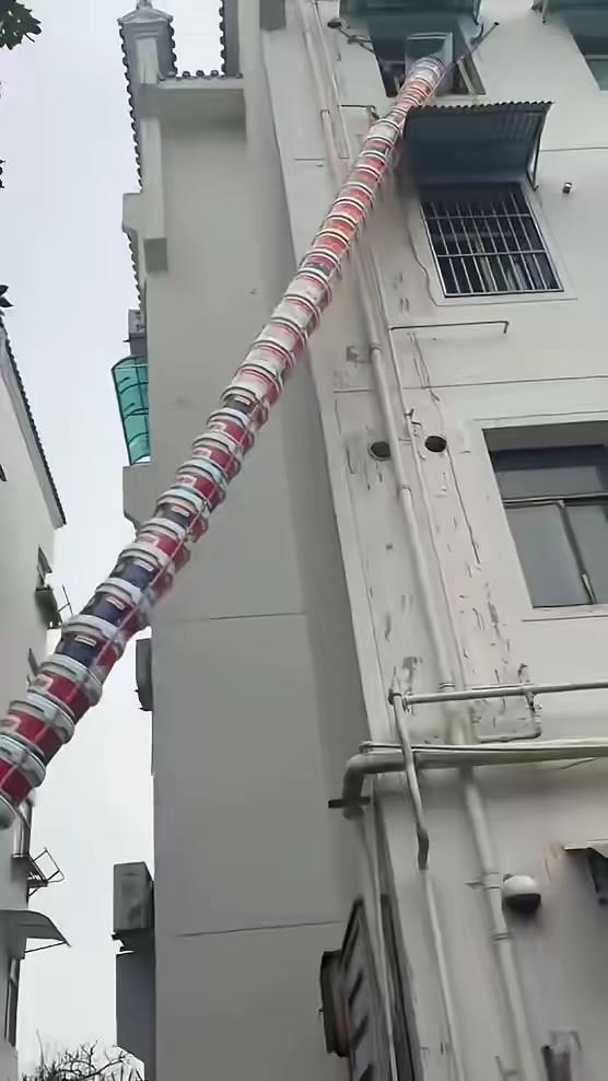 真被这位安徽大哥聪明到了！

天天扛建筑垃圾累到直不起腰，在妻子提醒下，

用3