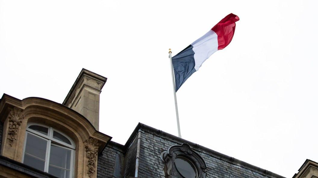 法国总理府爆发严重职场危机。据France Inter电台披露，过去七个月内，总