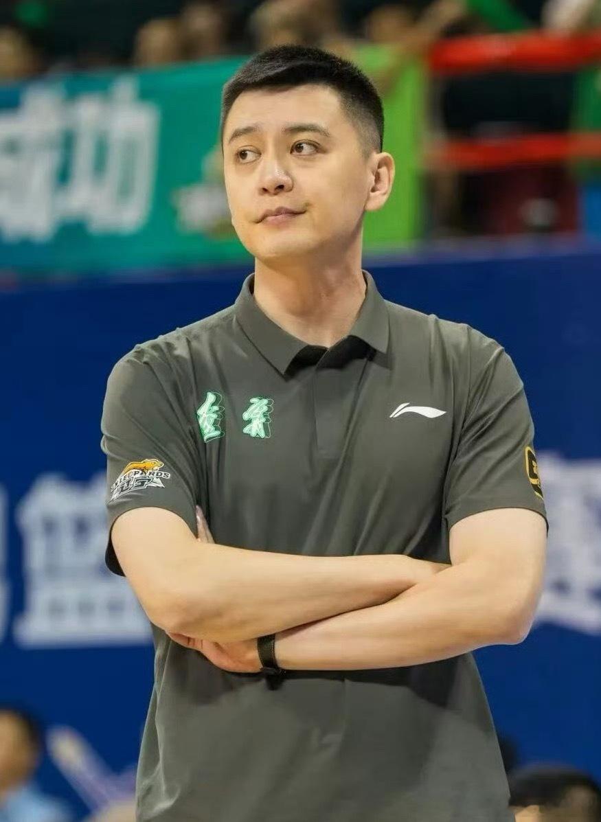 昨晚辽宁队和北北控队鞍山站热身赛结束后，主教练杨鸣接受了采访说：“其实所有球员都