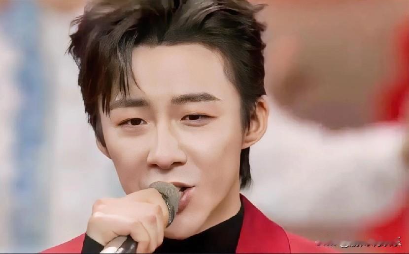 刘宇宁2026央视春晚彩排大放异彩，跨界惊喜引期待！

近日，人气歌手刘宇宁现身