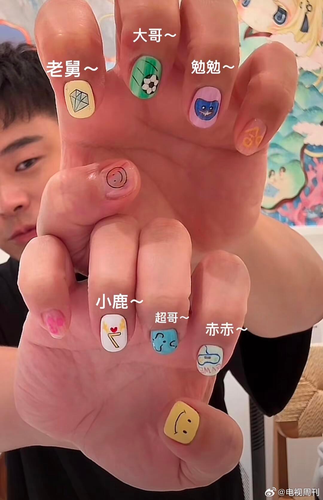 陈赫美甲上画了五哈全员陈赫美甲上是五哈全员 陈赫直播晒美甲，美甲上是五哈全员，6