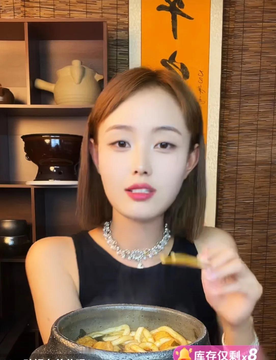 前两张是一个卖砂锅的，后两张是一个道士，俩人长得如此相像，是不是有一种特效让人看