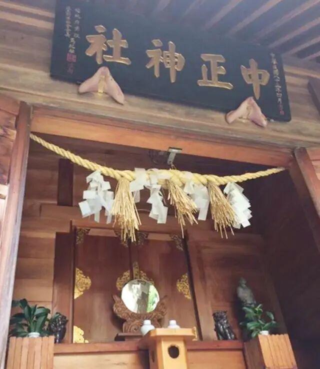 珍藏的老照片分享1975年蒋介石去世后，日本民间竟然有人为蒋介石建造了如图所示的