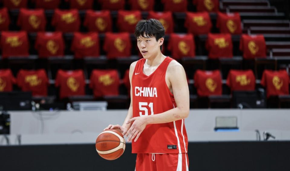 美媒站出来帮要时间，NBA官方追着夸奖，打好FIBA真能帮杨瀚森
都说FIBA和