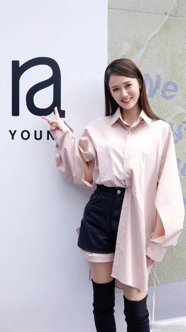 李小冉陈乔恩缘分这一块 李云睿和叶天瑜的梦幻联动，谁能想到。一个因为便利贴在二创