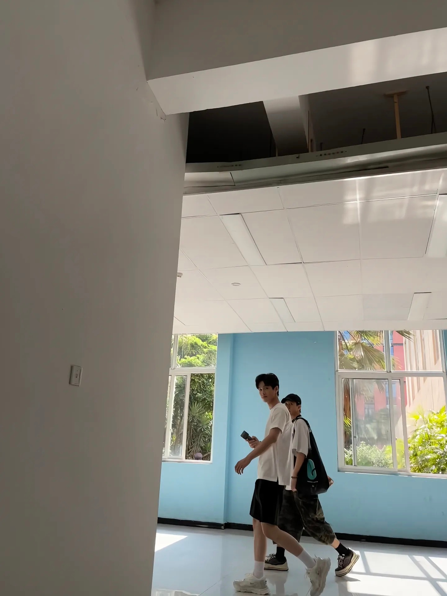 24年被偶遇的江余欧巴哥啥时候再来个现代剧