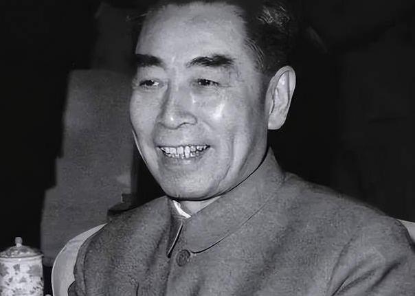 1964年，毛主席半开玩笑地说周总理秘书太多了，总理：解散办公室。新中国刚刚成立