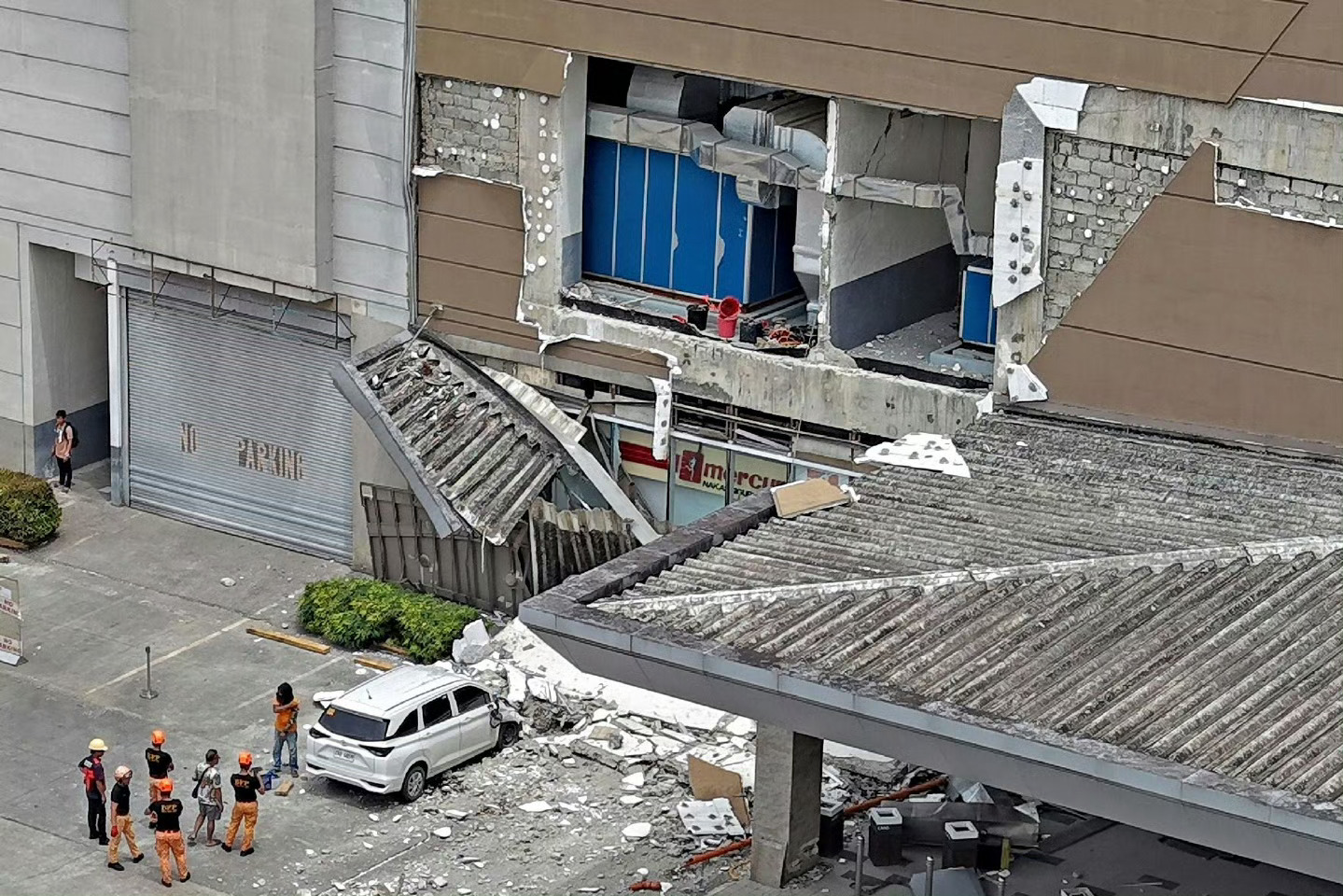 【#菲律宾发布强震报告#】#菲律宾地震已致7人死亡近万人受灾#菲律宾国家减灾委发