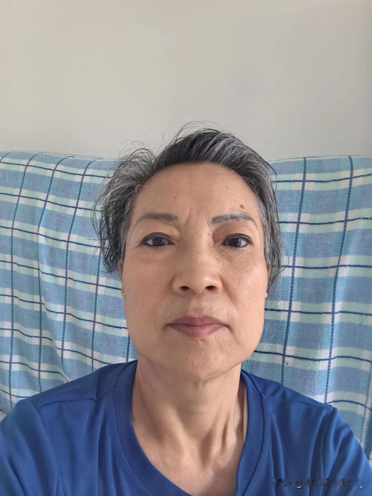 锻炼完，听课半小时，做饭，然后去学校送饭，今天赶上153班家委给整个班定饭，没人