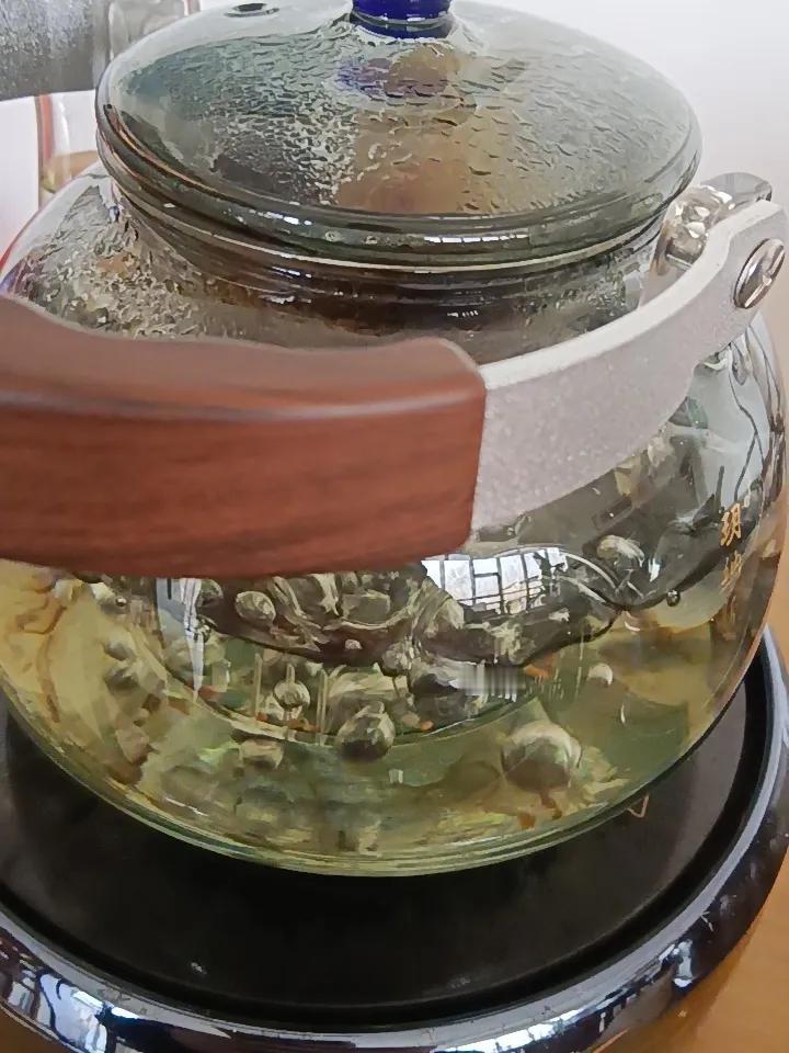 临沂高中的孩子放假了，一天络绎不绝的咨询，主要集中在高一选科。煮茶，歇歇——卜之