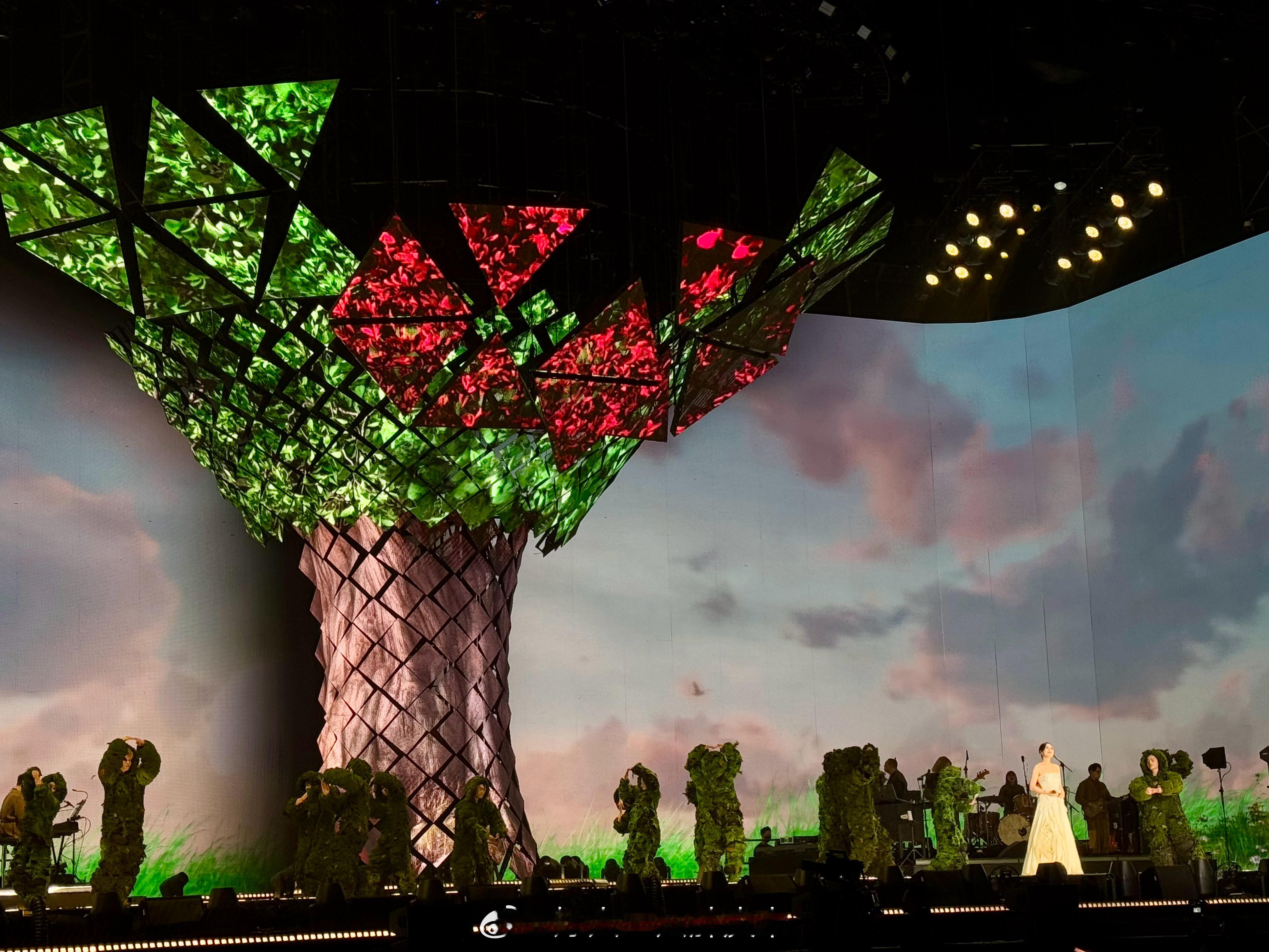 不止一次看杨千嬅My Tree Of Live世界巡回演唱会，因为在不同城市已经
