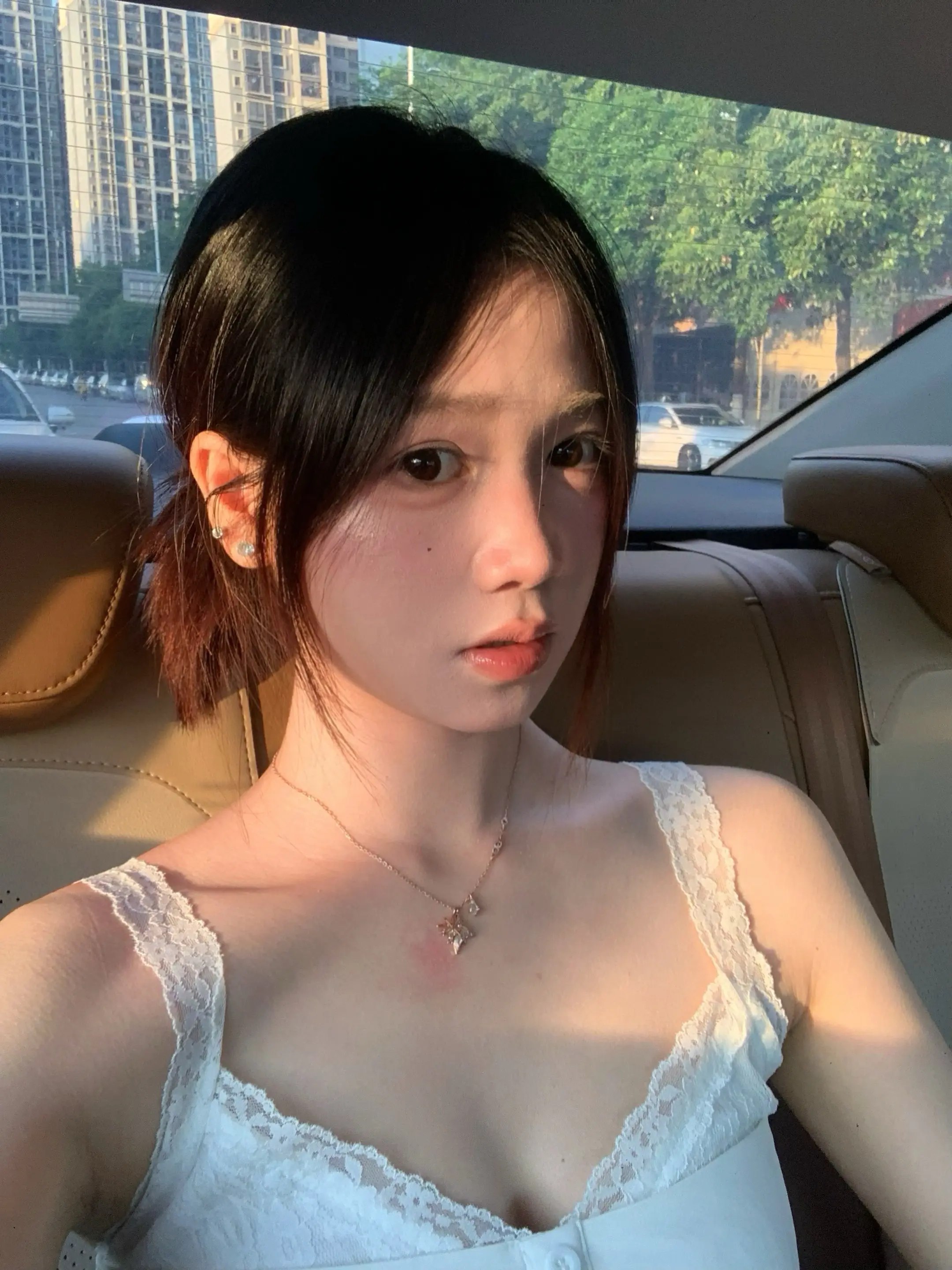 我们都不太勇敢对不对