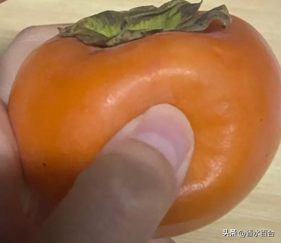 三艘英美油轮遇袭。

伊朗官方通报：3月1日，在波斯湾 + 霍尔木兹海峡 ，伊朗