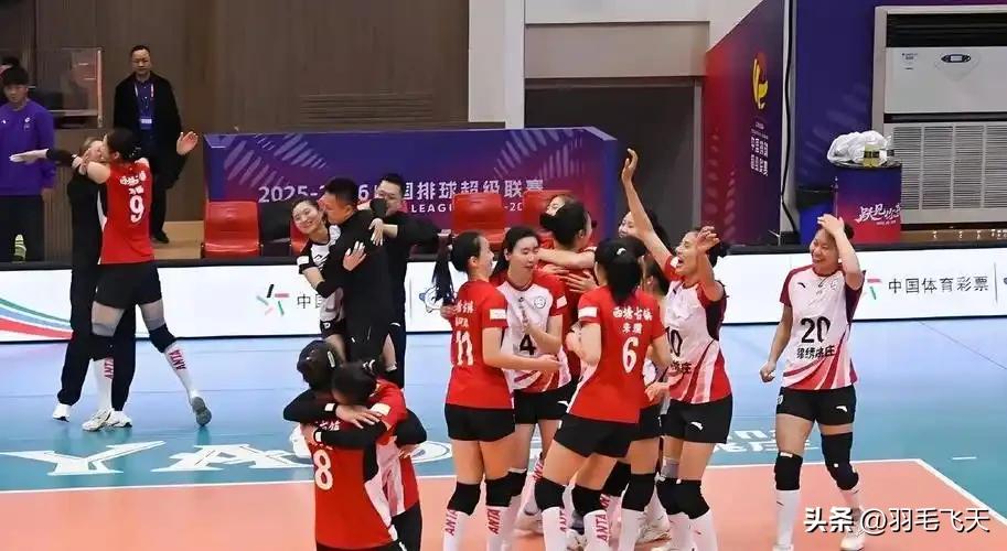 庄宇姗独得42分拼到抽筋
庄宇姗一场比赛独得42分，全队还是输了你相信吗，但这是