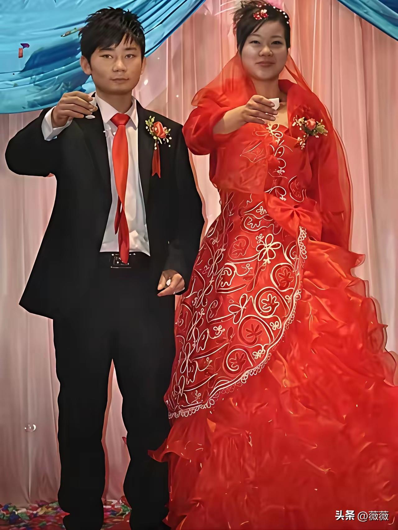 张雪走到今天，
最该感谢的不是他的父母，
也不是什么资本大佬，而是当年跟他一起吃