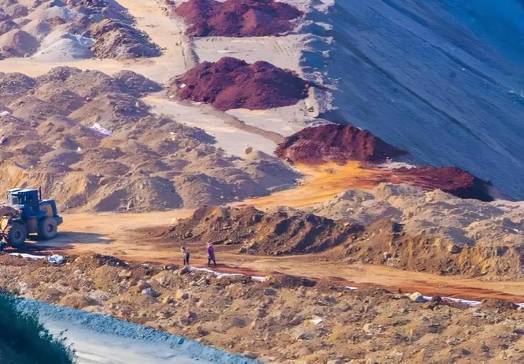 土耳其发现超 6 亿吨稀土矿，瞬间觉得自己手握 “王炸”，扭头就找中国：你出技术