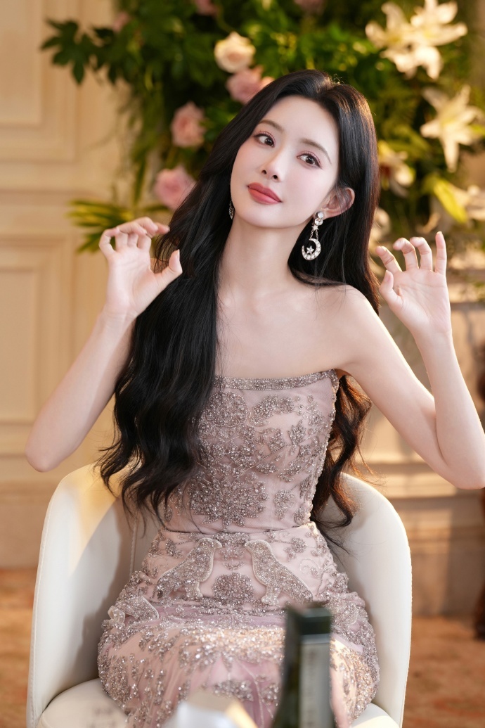 孟子义极光夜孟子义柔美旖旎 孟子义柔美旖旎，谁懂这个孟子义极光夜的妆容的好看度啊