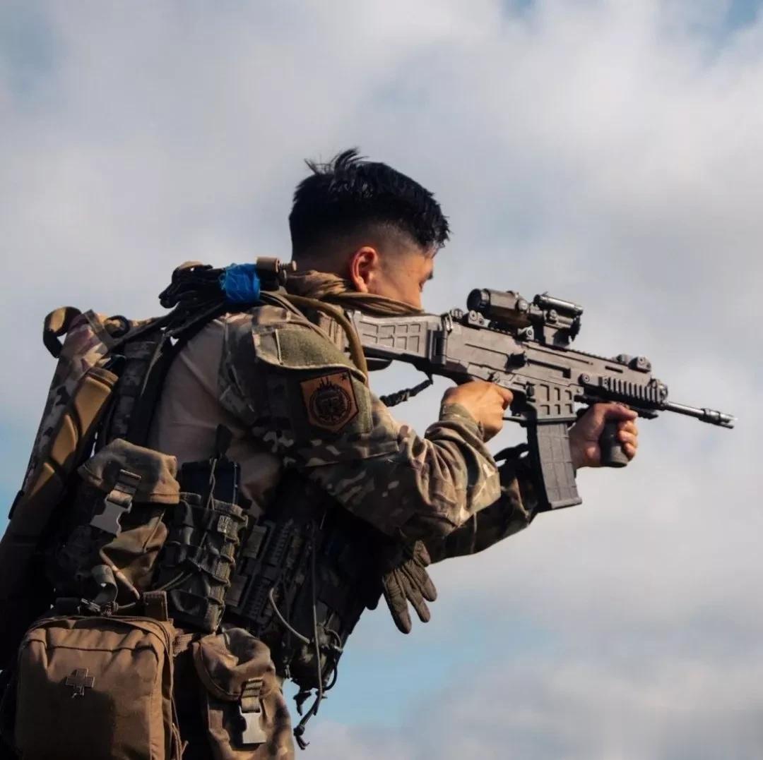 一位帮助乌克兰作战的外国雇佣兵说:“这里的战争与我以前见过的任何战争都不一样。它