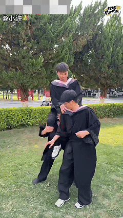 毕业季的最强嘴替出现了工位上看完直接破防，又好笑又好哭，全员同台演技在线。毕业当
