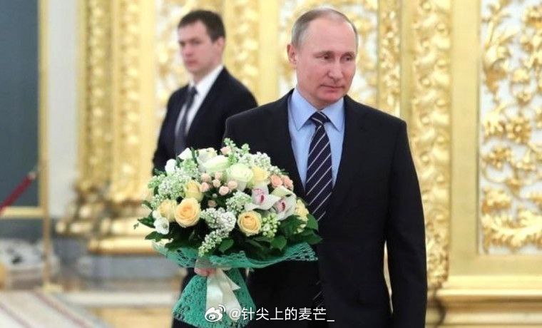 亲爱的订阅者们！我和弗拉基米尔·弗拉基米罗维奇祝贺大家节日快乐！总统已在此发表祝