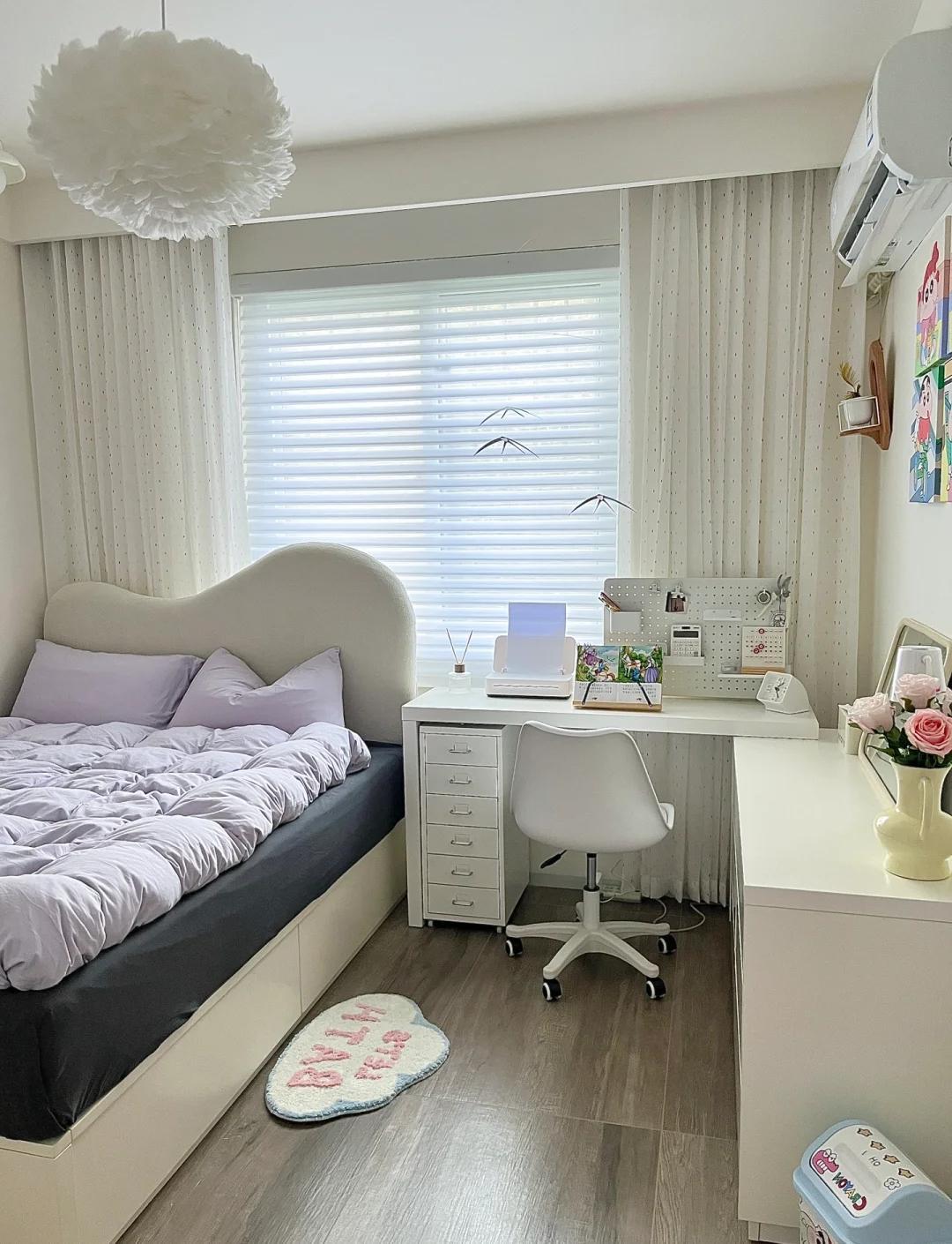 10平米是在家享受的最小单位10平米，够了。不用很大，能放下一个人就好。一张小桌