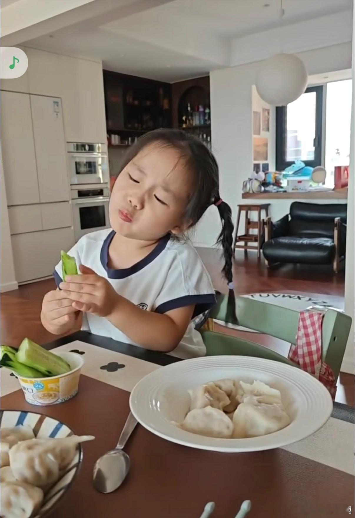 咋，饺子不好吃吗？ ​​​