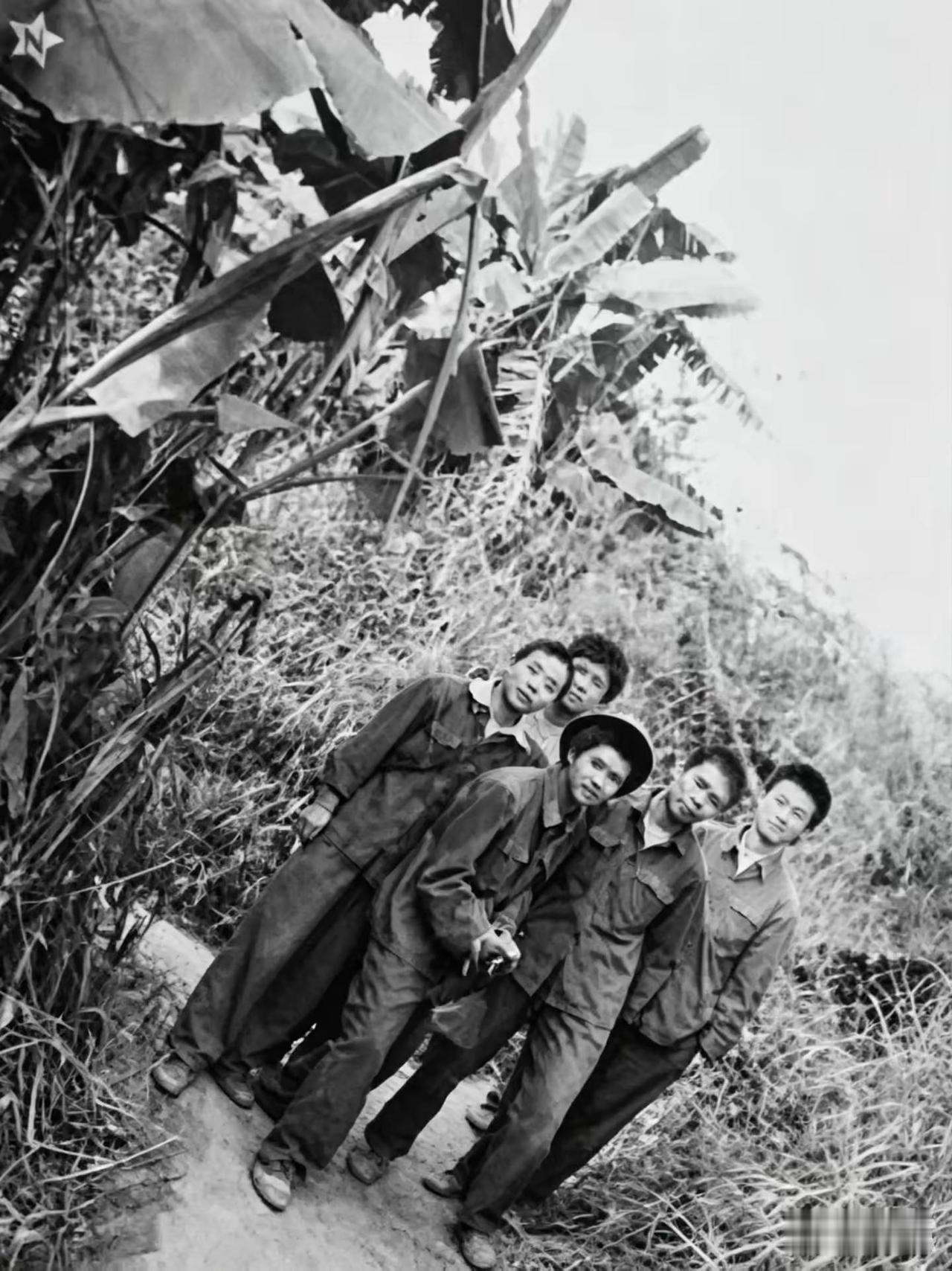 11军32师96团2营6连部分参战老兵在老山前线。