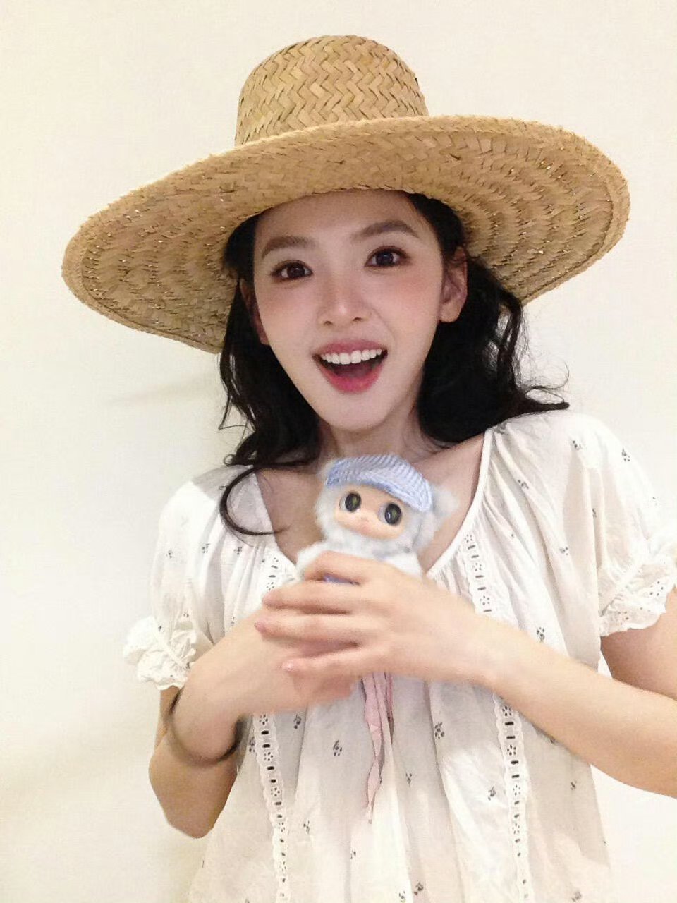 章若楠还是适可而止吧！平常萌一点大家都睁一只眼闭一只眼不跟你计较。就这样眼睁睁看