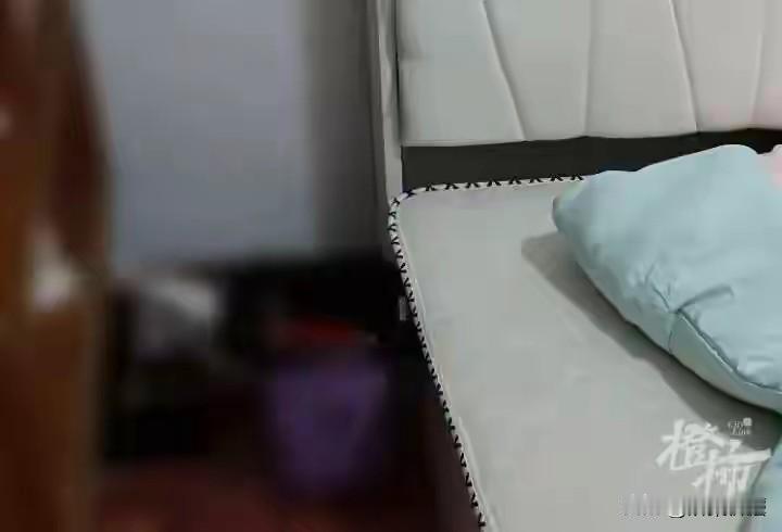 浙江，男子把工资全部上交女友，结果一次打扫房间时，意外发现女友在床底藏了上千元的