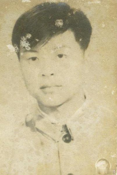 李子食游记   八一，建军节我的父亲曾经也是一名解放军战士！老爸，建军节快乐！身