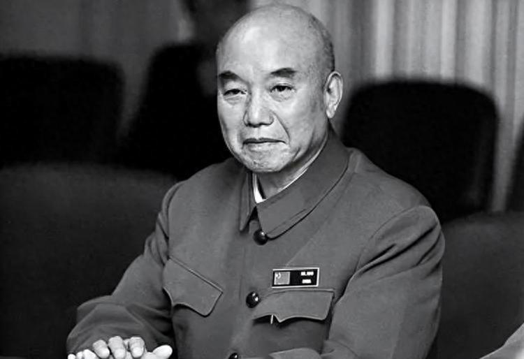 萧克上将坦言自己一生经历过三次“站错队”，具体都有哪些令人深思的历史时刻？
19