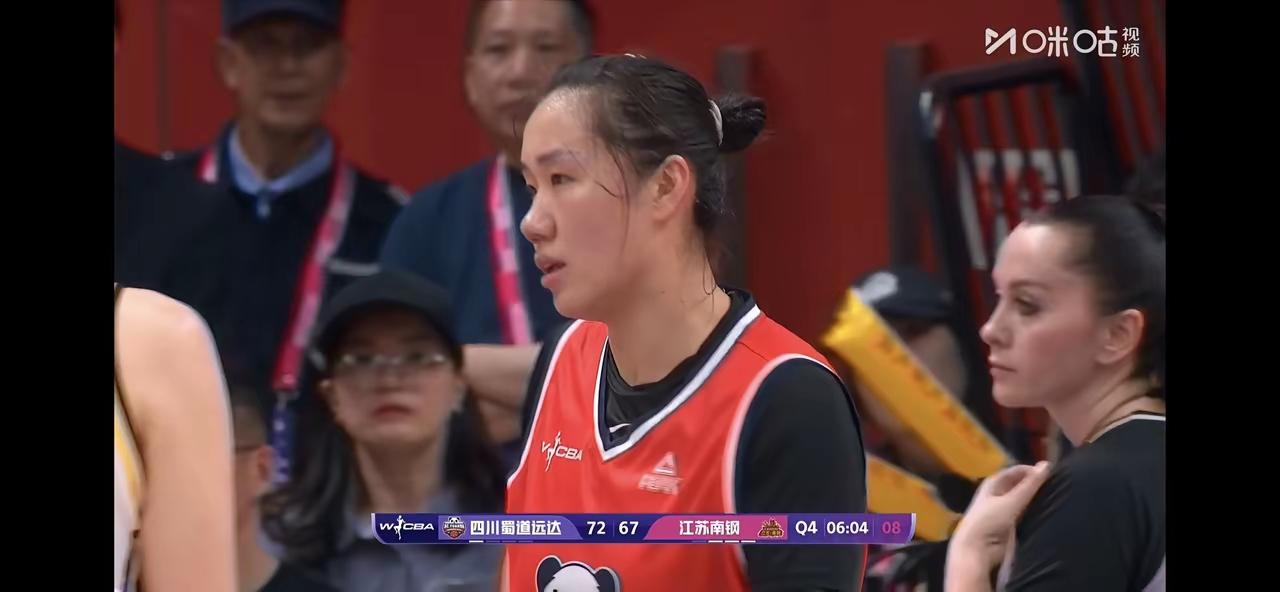 WCBA果然惊险刺激，季后赛半决赛，四川女篮主场一分险胜江苏女篮。
​今晚四川女