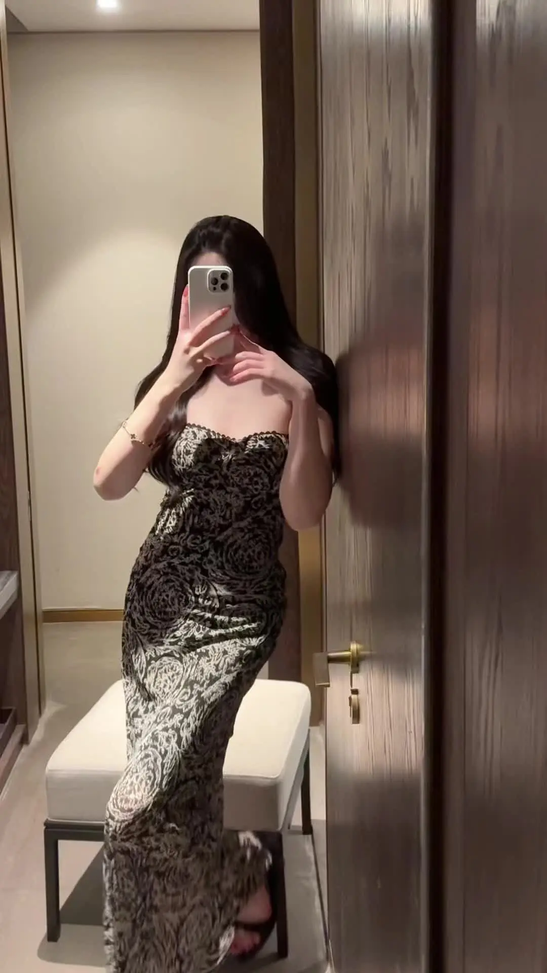 不是一见钟情 是她那天穿了包臀裙