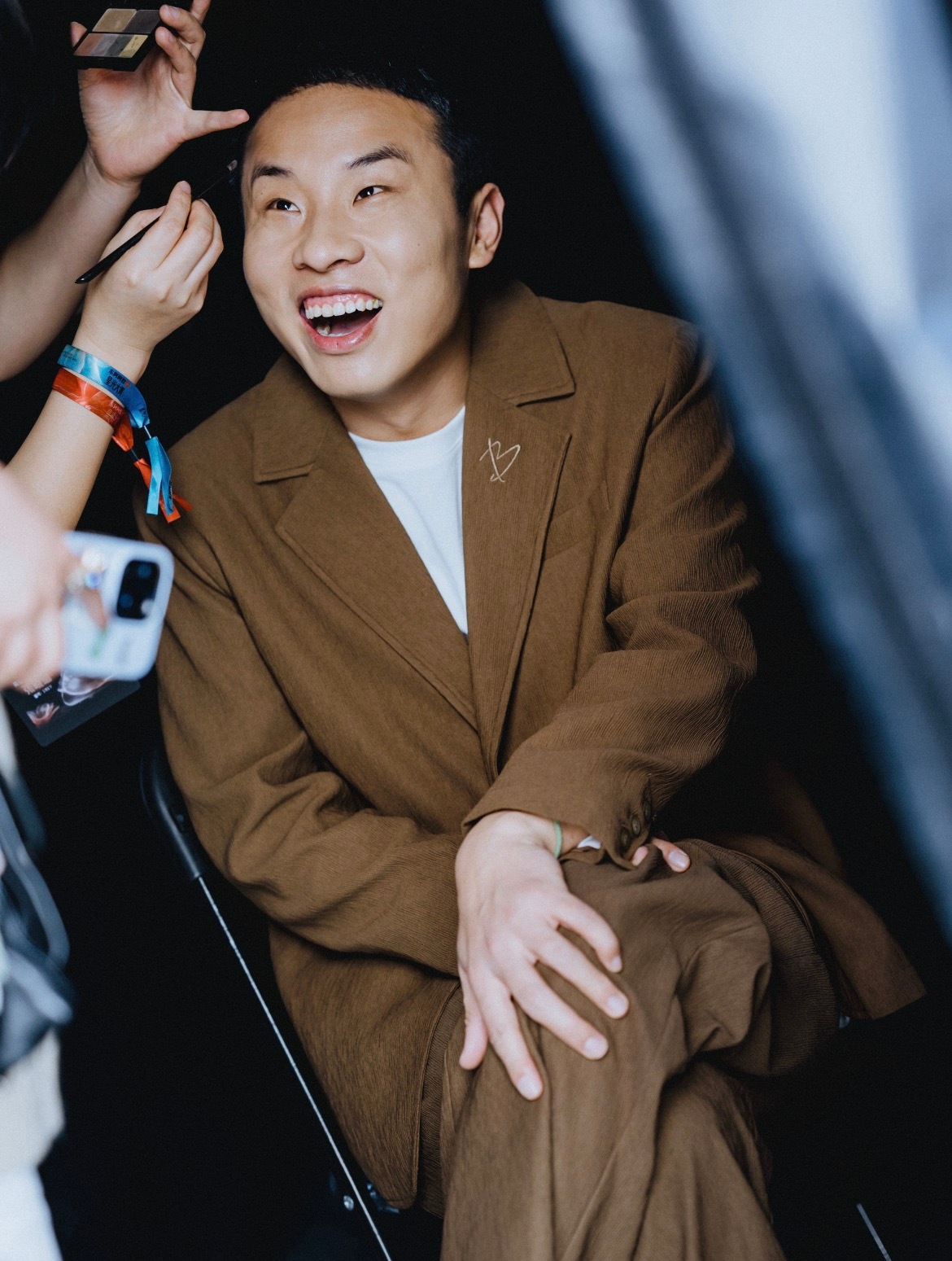 杨迪一脚误伤徐志胜 让杨迪解决不了的人出现了不过徐志胜这波“碰瓷”演技确实可以拿