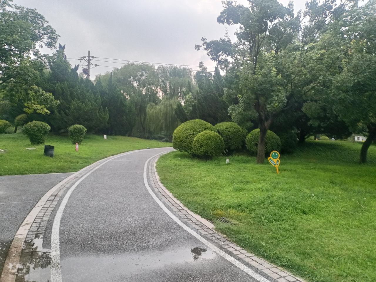 形意拳横拳，
胳膊多拧拧，
腰胯多错错，劲就有了，
千万别左右摆，
这样打到对方