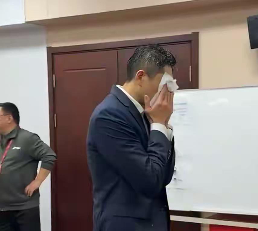 球员庆祝，李昂少帅也哭了！吉林（长白山恩都里）这支“东北虎”终于迎来首胜，太不容