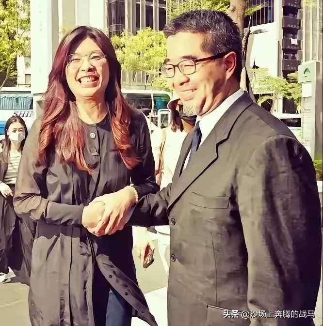 国民党副主席萧旭岑来大陆讲“一国两区”。回台湾就说，国民党不以两岸统一为目的，主