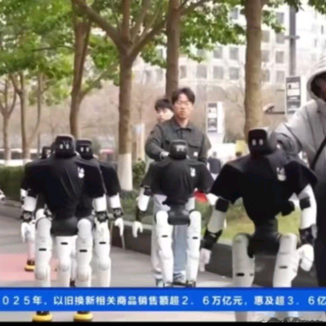 机器人租赁市场将破百亿人形机器人即时租时代到来热闹归热闹，但要警 惕只停留在“玩
