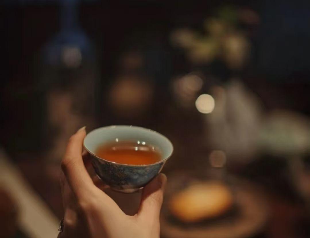 一位长寿的老人
不为人知的5个长寿秘诀
条条是大实话：


一、喝茶水。

不是