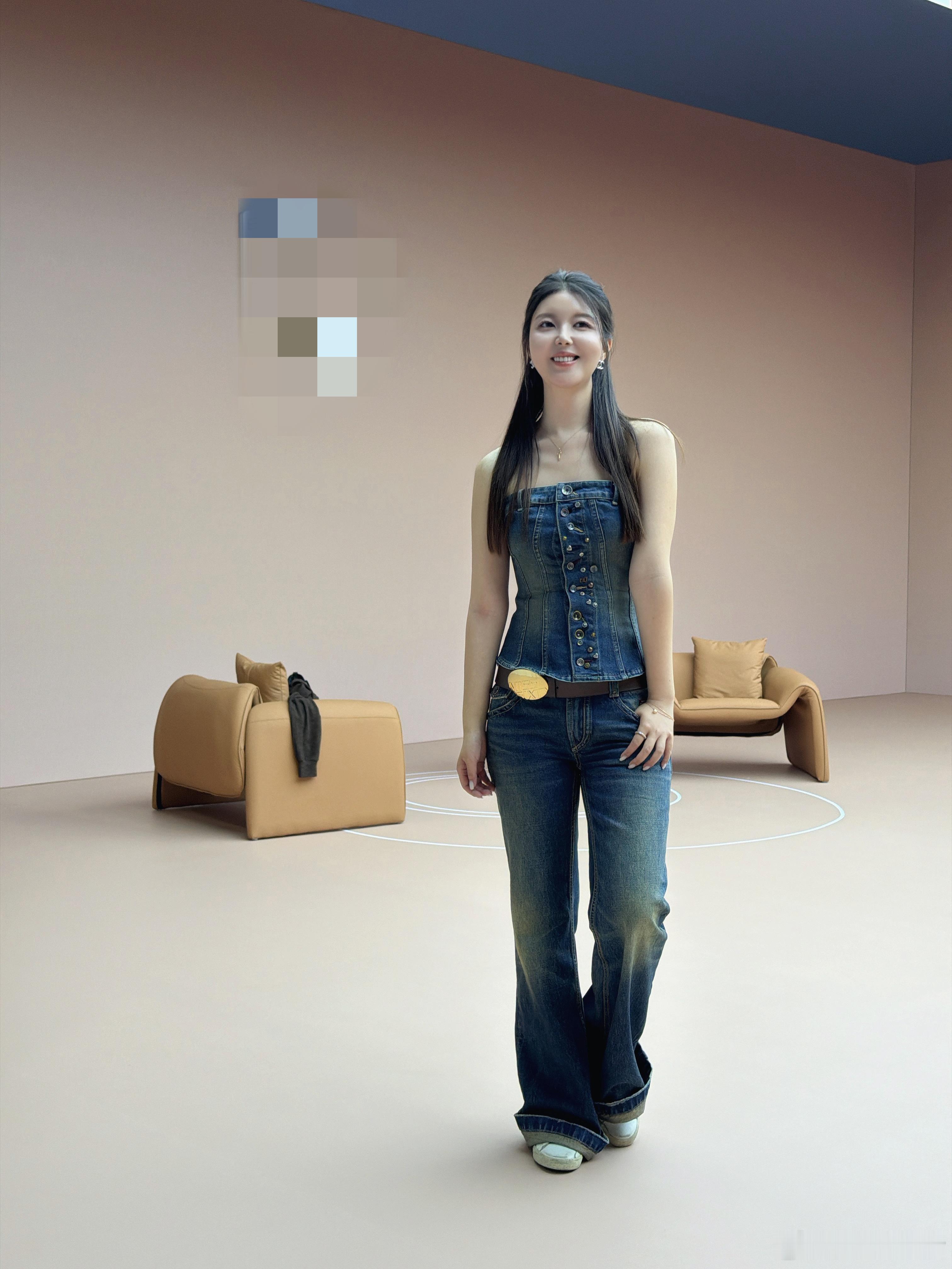 今天拍完啦新品牌的第一台大新车我造型有没有酷酷的～ 北京