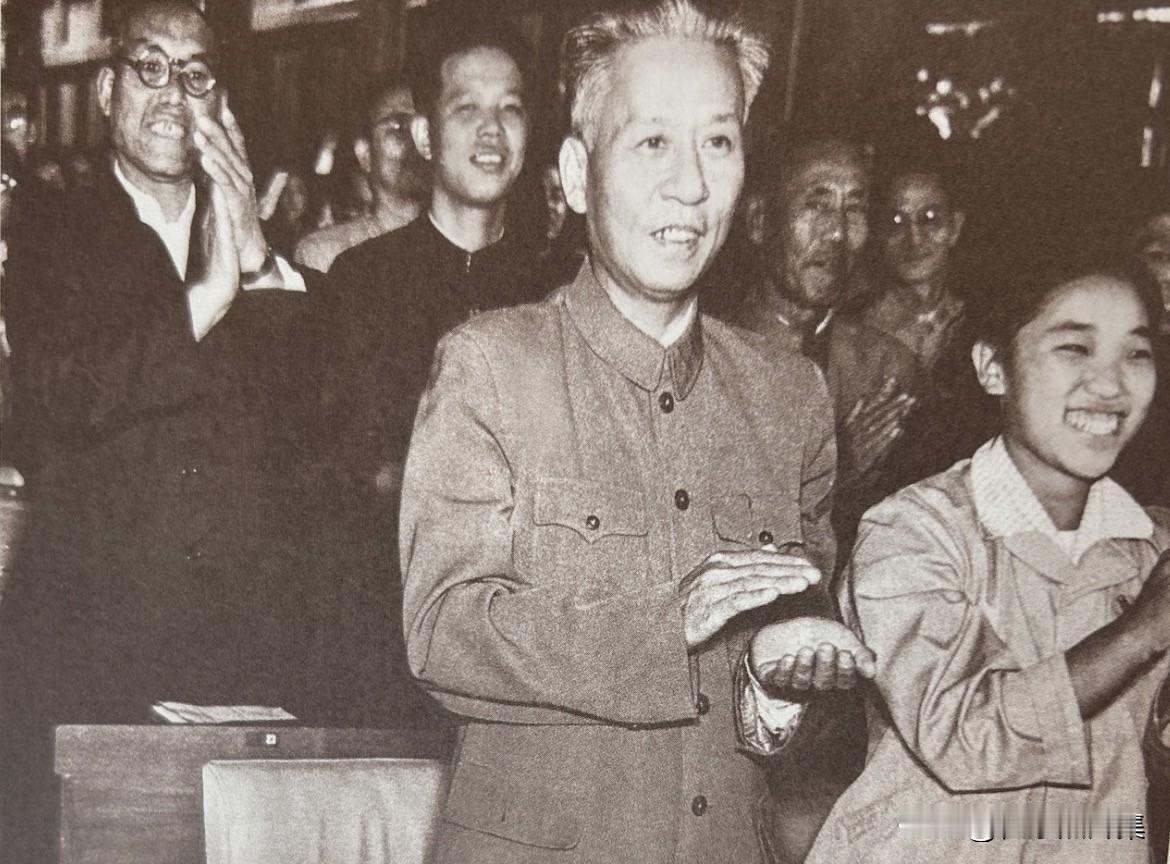 1954年9月20日，第一届全国人民代表大会第一次会议以1197张同意票，全票通