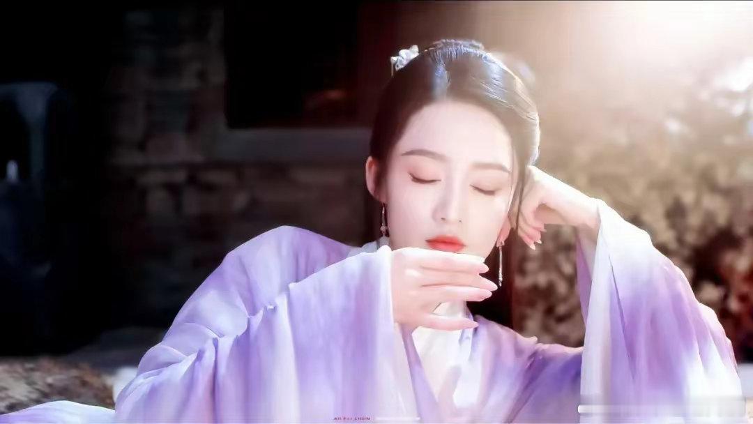 同样演清冷古装美人，杨幂、刘诗诗和《七夜雪》李沁谁更美？ ​​​