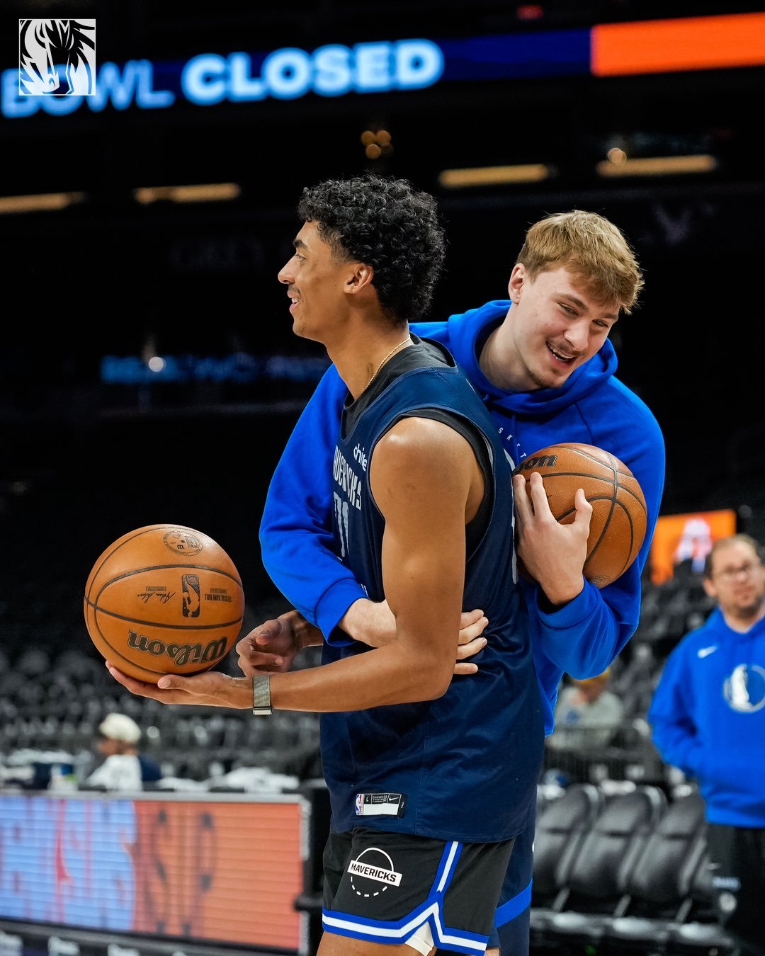 今天对阵太阳，本赛季核心轮换里克莱过生日没有随队所以缺席，还有三位双向合同球员都