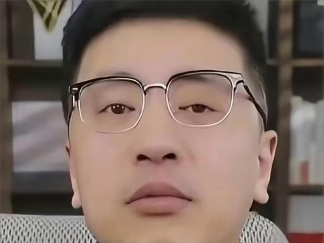 张雪峰根本不是资源咖！扒完他的出身，才懂普通人逆袭有多狠
 
好奇查了下张雪峰的