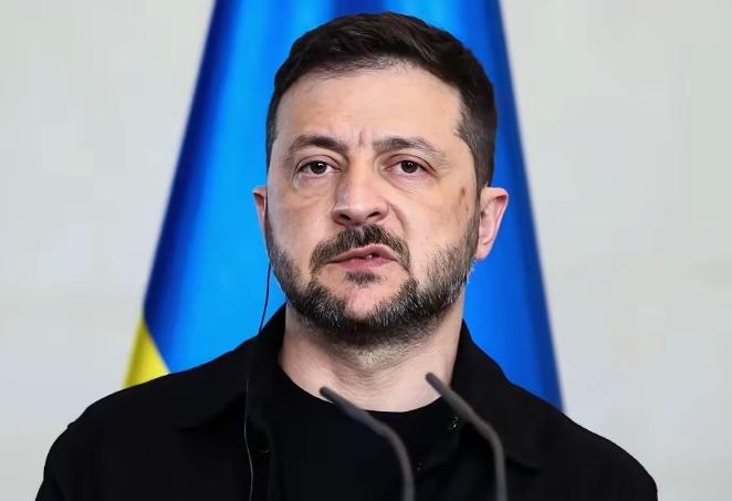 泽连斯基终于还是向现实低头服软了。这场俄乌战争的结果终于是浮出了水面，土地归给俄