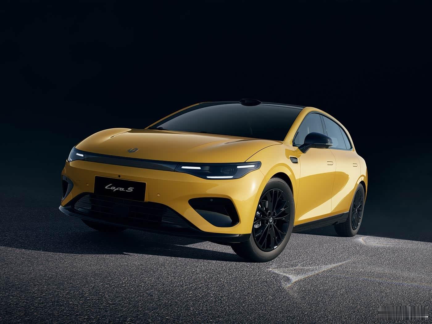 今晚零跑Lafa5上市，一台4.4米的时尚精致小车，高配带8295车机芯片和12