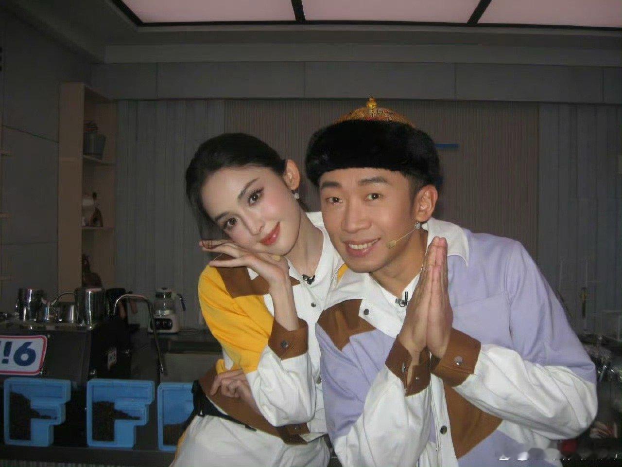 《你好星期六》搭子大乱斗上线❄️ 雪球飞掷、雪地追逐，战术拉满笑料不断，这波冬日