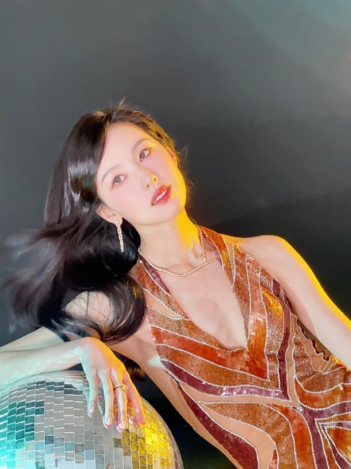 陈都灵晚霞河畔的软光陈都灵晚霞河畔的软光，陈都灵金鹅奖造型来了 